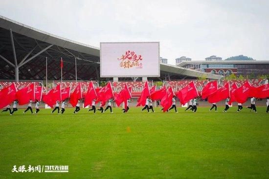 老师会亲自弹钢琴帮我伴奏，让我容易去融入情绪，感谢他花了这么多心血和时间培育我